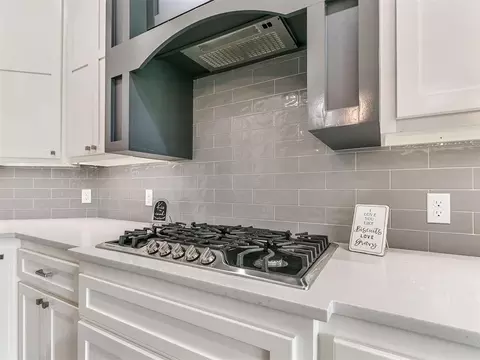 Kitchen - 1124 Colonial Ave, Tuttle, OK 73089 photo 3 of 4