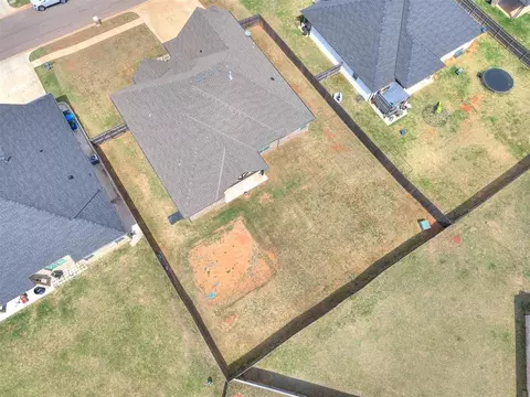 View/Area - 1124 Colonial Ave, Tuttle, OK 73089 photo 2 of 6