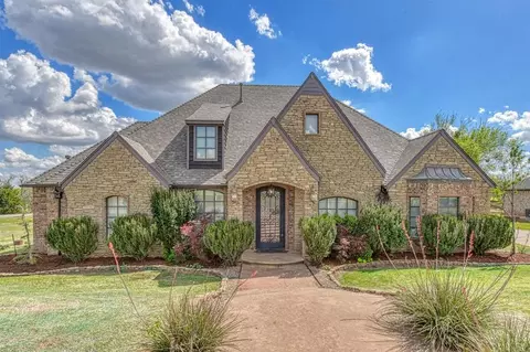 2293 Cottage Ln, Blanchard, OK 73010