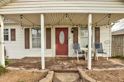 Exterior - 405 W Main St, Jones, OK 73049 photo 2 of 5