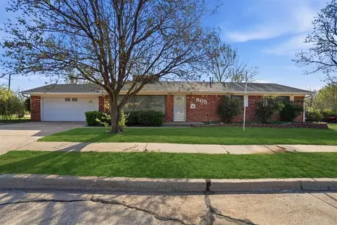 805 NW 52nd St, Lawton, OK 73505