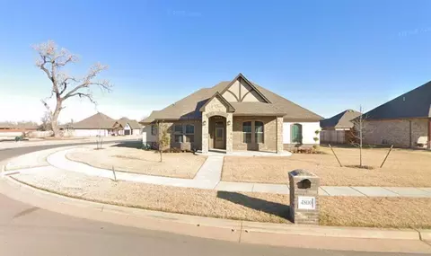 4800 Hambletonian Ln, Mustang, OK 73064