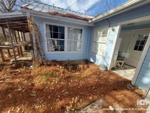 Exterior - 37 Lakeaire Dr, Eufaula, OK 74432 photo 5 of 11