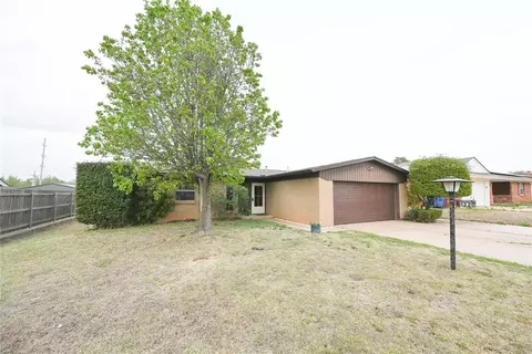 122 Ruskin Pl, Chickasha, OK 73018