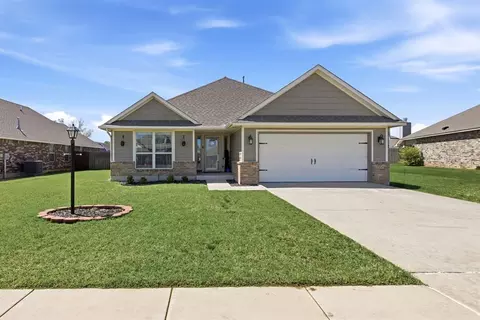 705 Windy Ln, Yukon, OK 73099