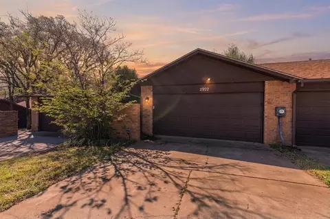 2922 Stonepoint Dr, Edmond, OK 73034