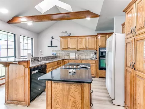 1820 E Main St, Moore, OK 73160