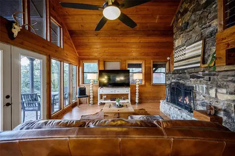 Living - 12 River Ln, Broken Bow, OK 74728 photo 1 of 4