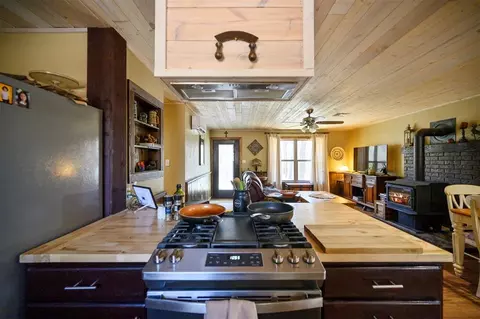 Kitchen - 234 Glover Rd, Broken Bow, OK 74728 photo 2 of 3