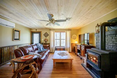 Living - 234 Glover Rd, Broken Bow, OK 74728 photo 3 of 5