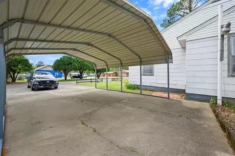 Exterior - 1301 SE Jackson St, Idabel, OK 74745 photo 5 of 17