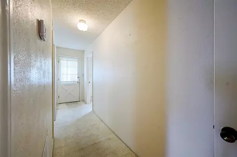 Entry Way - 1301 SE Jackson St, Idabel, OK 74745 photo 3 of 4