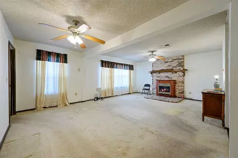 Living - 1301 SE Jackson St, Idabel, OK 74745 photo 1 of 5