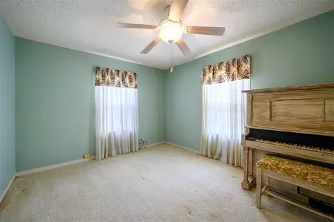 Bedroom - 1301 SE Jackson St, Idabel, OK 74745 photo 4 of 9