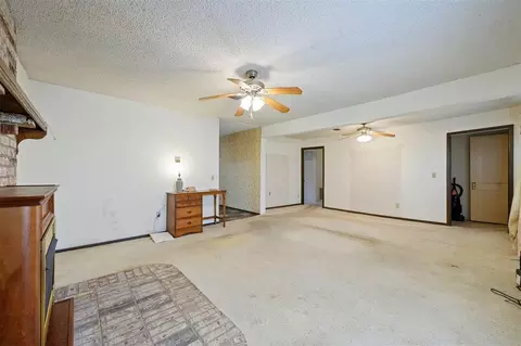 Living - 1301 SE Jackson St, Idabel, OK 74745 photo 3 of 5