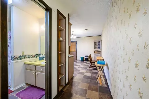 Entry Way - 1301 SE Jackson St, Idabel, OK 74745 photo 4 of 4