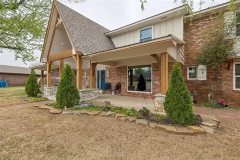 806 Glenmanor Dr, Midwest City, OK 73110