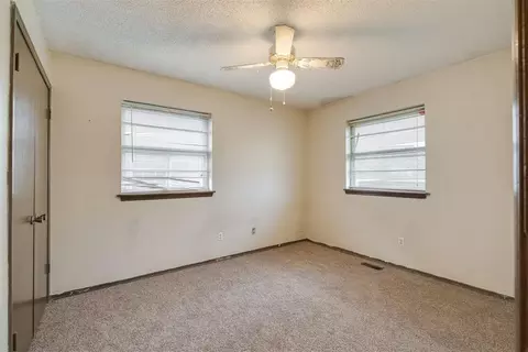 Bedroom - 200 E Beech Ave, Yukon, OK 73099 photo 5 of 6