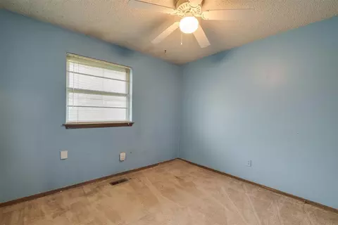 Bedroom - 200 E Beech Ave, Yukon, OK 73099 photo 3 of 6