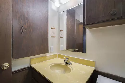 Bath - 200 E Beech Ave, Yukon, OK 73099 photo 4 of 5