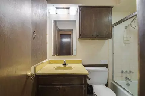 Bath - 200 E Beech Ave, Yukon, OK 73099 photo 3 of 5