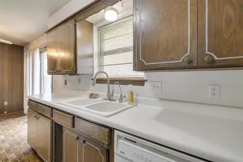 Kitchen - 200 E Beech Ave, Yukon, OK 73099 photo 8 of 8