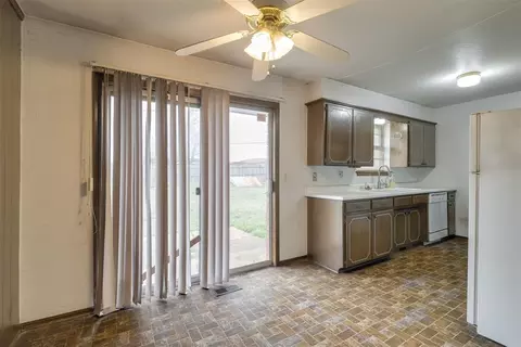 Kitchen - 200 E Beech Ave, Yukon, OK 73099 photo 1 of 8