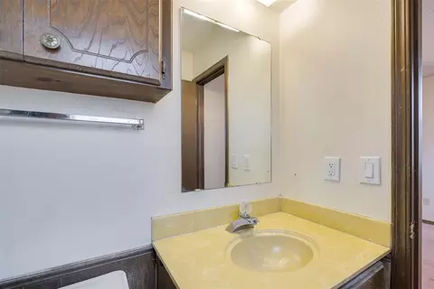 Bath - 200 E Beech Ave, Yukon, OK 73099 photo 2 of 5