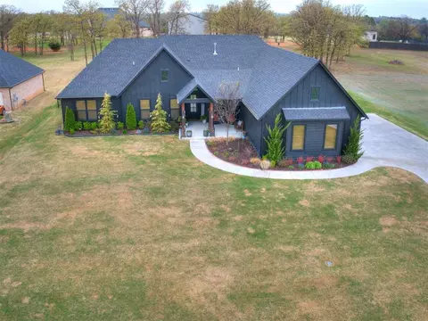 53 N Oaks Rd, Harrah, OK 73045