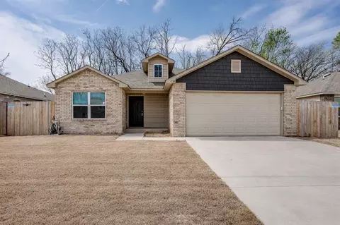 834 Highgarden Cir, Noble, OK 73068