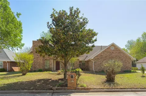 4712 Crystal Lake Rd, Norman, OK 73072