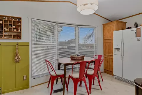 Dining - 506 E Van Buren St, Crescent, OK 73028 photo 1 of 1