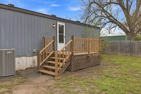 Exterior - 506 E Van Buren St, Crescent, OK 73028 photo 2 of 3
