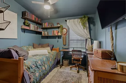 Bedroom - 506 E Van Buren St, Crescent, OK 73028 photo 3 of 3
