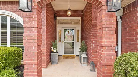 Entry Way - 3608 Meadow Ln, Moore, OK 73160 photo 1 of 6