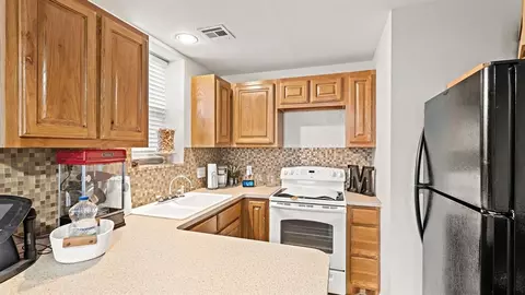 Kitchen - 3608 Meadow Ln, Moore, OK 73160 photo 4 of 4