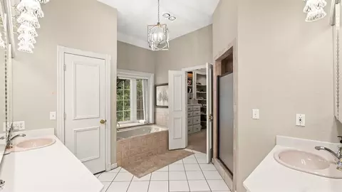 Bath - 3608 Meadow Ln, Moore, OK 73160 photo 2 of 5