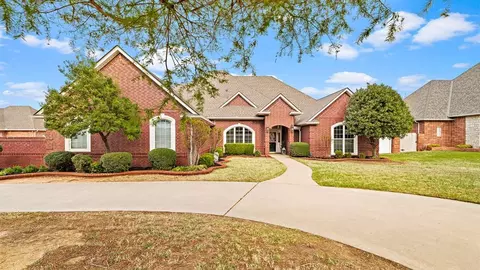 Exterior - 3608 Meadow Ln, Moore, OK 73160 photo 3 of 10