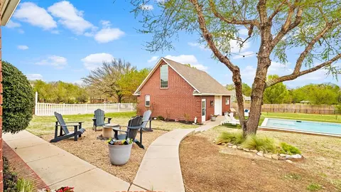 Exterior - 3608 Meadow Ln, Moore, OK 73160 photo 4 of 10