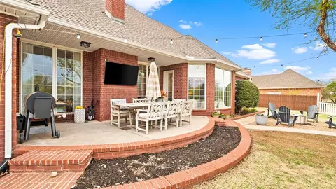 Exterior - 3608 Meadow Ln, Moore, OK 73160 photo 6 of 10