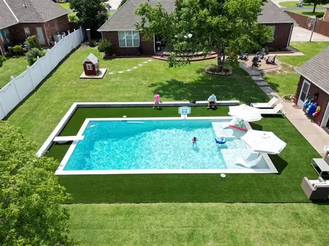 Exterior - 3608 Meadow Ln, Moore, OK 73160 photo 7 of 10