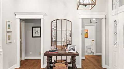 Entry Way - 3608 Meadow Ln, Moore, OK 73160 photo 3 of 6