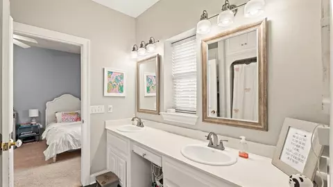 Bath - 3608 Meadow Ln, Moore, OK 73160 photo 4 of 5