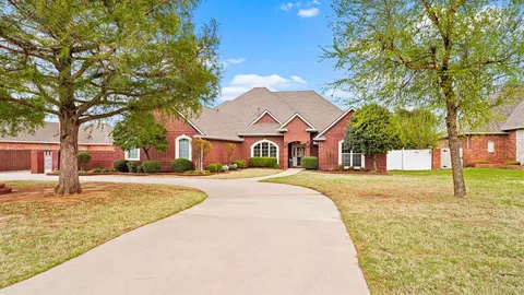 3608 Meadow Ln, Moore, OK 73160