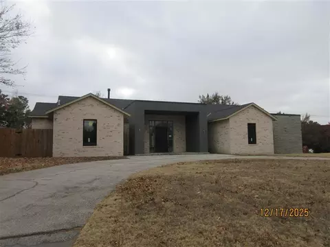 1601 Randel Rd, Nichols Hills, OK 73116