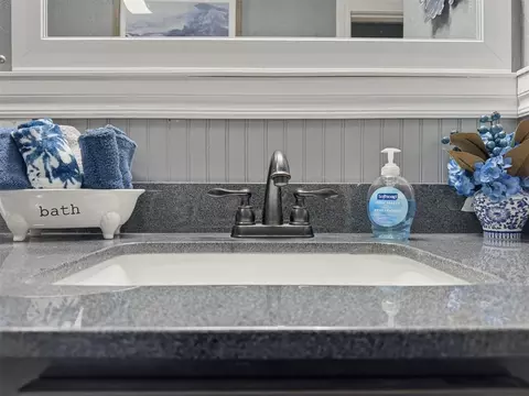 Bath - 2 E Anchor Dr, Sayre, OK 73662 photo 6 of 6