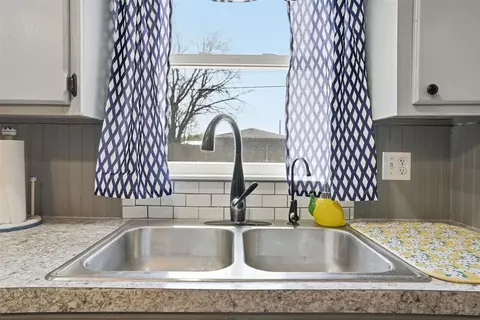 Kitchen - 2 E Anchor Dr, Sayre, OK 73662 photo 8 of 11