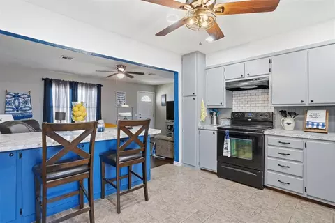 Kitchen - 2 E Anchor Dr, Sayre, OK 73662 photo 3 of 11