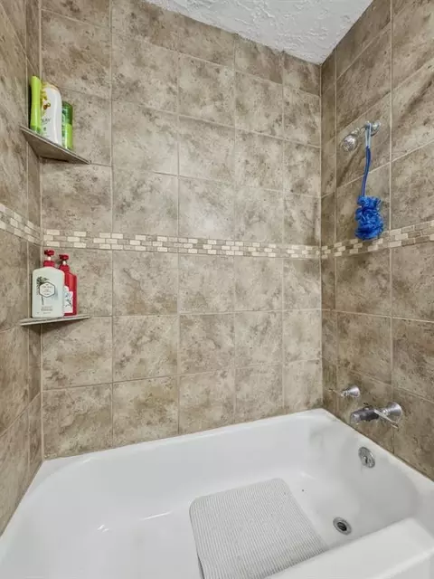 Bath - 2 E Anchor Dr, Sayre, OK 73662 photo 4 of 6