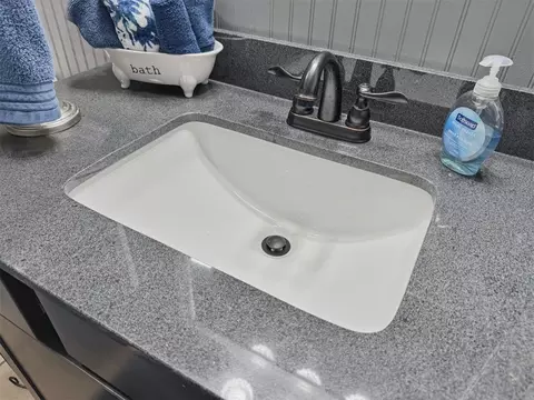Bath - 2 E Anchor Dr, Sayre, OK 73662 photo 5 of 6
